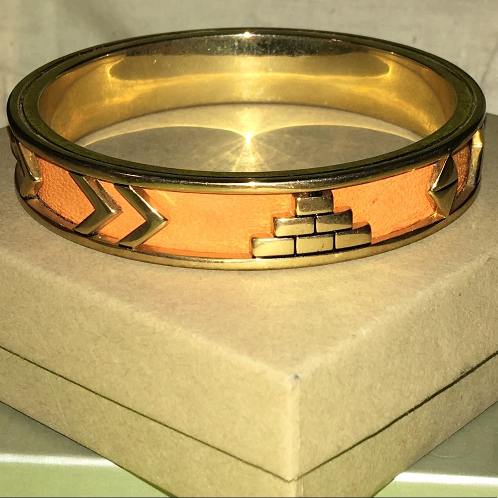 Cute House of Harlow brass & leather bangle